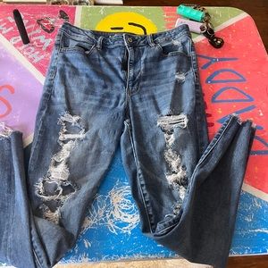 Size 12 Woman’s American Eagle Jeans!